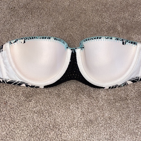 VICTORIA’S SECRET Strapless bikini swim top with mesh and clip in back. Size 34B - Picture 4 of 10